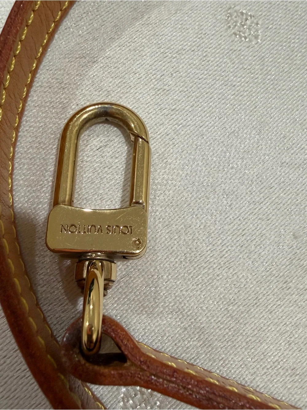 Louis Vuitton Leather Crossbody Strap in Tan with Gold Hardware - Picture 2 of 9